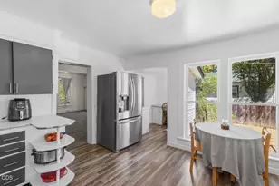 811 SW 4th St, Grants Pass, OR 97526 - Photo 7