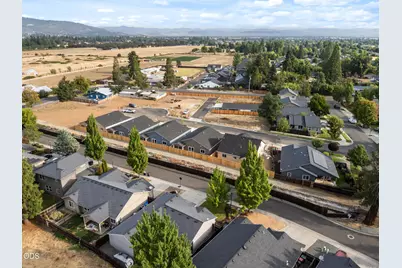2223 Piazza Drive, Medford, OR 97501 - Photo 29