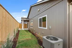 2223 Piazza Dr, Medford, OR 97501 - Photo 5