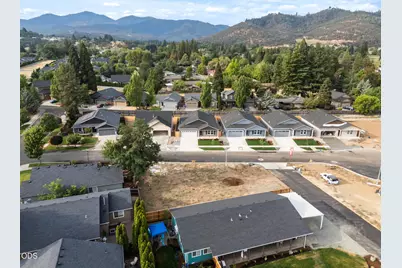 2223 Piazza Drive, Medford, OR 97501 - Photo 31