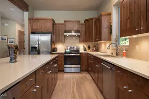 60484 Kangaroo Loop, Bend, OR 97702 - Photo 7