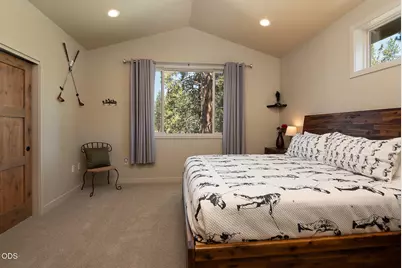 60484 Kangaroo Loop, Bend, OR 97702 - Photo 17