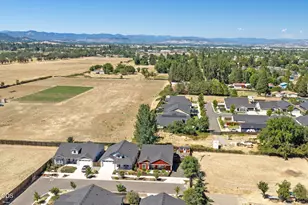 2248 Calico Ln, Medford, OR 97501 - Photo 25