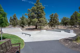 63825 Hunters Cir, Bend, OR 97701 - Photo 29