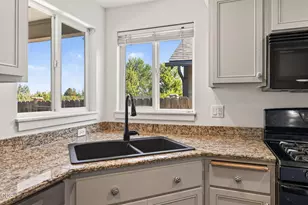 63825 Hunters Cir, Bend, OR 97701 - Photo 5