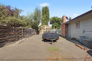 3697 Madison St, Klamath Falls, OR 97603 - Photo 33