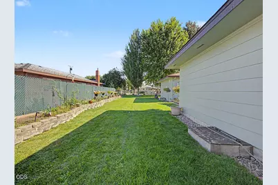 3697 Madison Street, Klamath Falls, OR 97603 - Photo 37