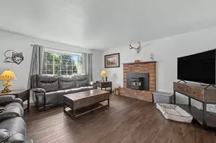 3697 Madison St, Klamath Falls, OR 97603 - Photo 3
