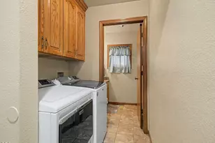 3697 Madison St, Klamath Falls, OR 97603 - Photo 25