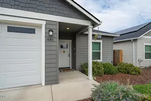 681 Heber Ln, Medford, OR 97501 - Photo 3