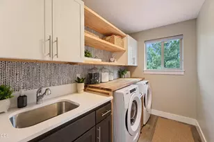 2409 NE Robinson St, Bend, OR 97701 - Photo 31