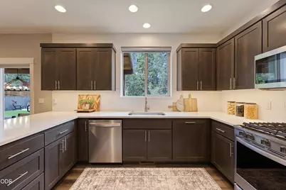 2409 NE Robinson Street, Bend, OR 97701 - Photo 13