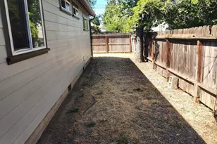 636 Pennsylvania Ave, Medford, OR 97501 - Photo 19