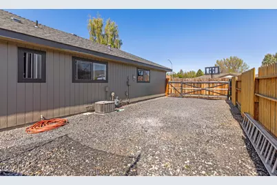 4039 Valinda Way, Klamath Falls, OR 97603 - Photo 33