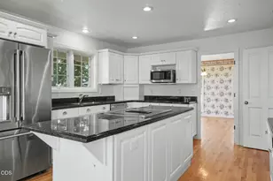 12024 S Shadow Hills Ct SE, Turner, OR 97392 - Photo 17