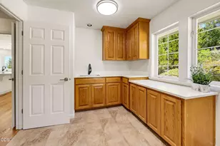 1544 Satellite Dr, Medford, OR 97504 - Photo 51