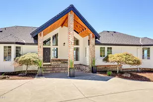 1544 Satellite Dr, Medford, OR 97504 - Photo 3