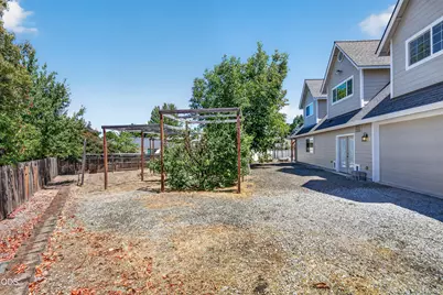 182 Justin Court, Central Point, OR 97502 - Photo 47