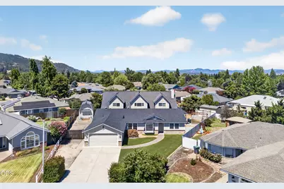182 Justin Court, Central Point, OR 97502 - Photo 1