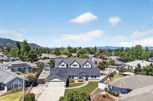 182 Justin Ct, Central Point, OR 97502 - Photo 1