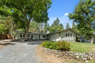 832 S 3rd St, Jacksonville, OR 97530 - Photo 1