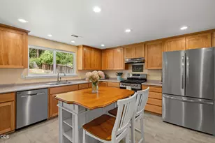 832 S 3rd St, Jacksonville, OR 97530 - Photo 9