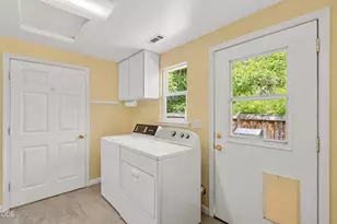 832 S 3rd St, Jacksonville, OR 97530 - Photo 15