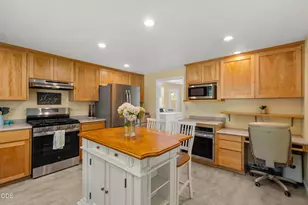 832 S 3rd St, Jacksonville, OR 97530 - Photo 11
