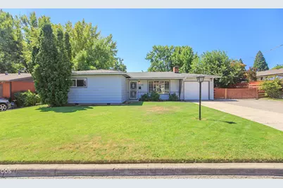 110 Windsor Way, Central Point, OR 97502 - Photo 1