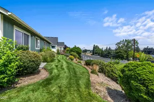 3738 SW 29th St, Redmond, OR 97756 - Photo 9