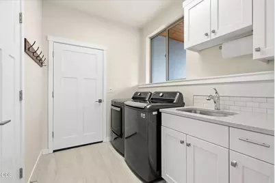 4496 SW Zenith Avenue, Redmond, OR 97756 - Photo 27