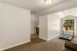 1158 NW Redfield Cir, Bend, OR 97703 - Photo 45