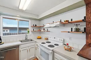 1454 NW Fresno Ave, Bend, OR 97703 - Photo 9
