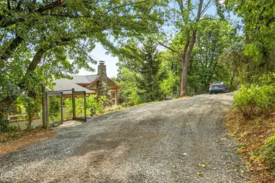 6577 Adams Road, Talent, OR 97540 - Photo 7