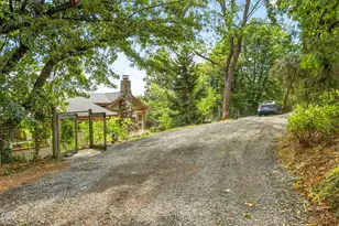 6577 Adams Rd, Talent, OR 97540 - Photo 7