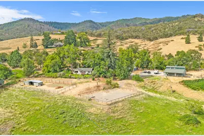 6577 Adams Road, Talent, OR 97540 - Photo 3