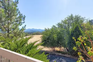 500 NW Woodson Dr, Grants Pass, OR 97526 - Photo 43