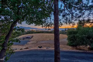 500 NW Woodson Dr, Grants Pass, OR 97526 - Photo 5