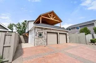 1184 Rutherford Dr, Medford, OR 97504 - Photo 1