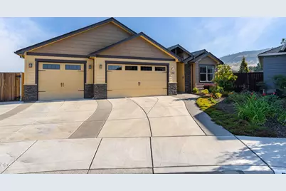 3283 Fallen Oak Drive, Medford, OR 97504 - Photo 1