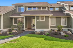 743 Sage Country Ct, Redmond, OR 97756 - Photo 1