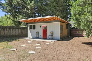 438 NE Flint St, Grants Pass, OR 97526 - Photo 29