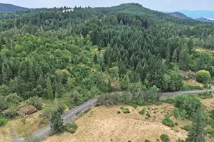 3741 Oak Hill Rd, Roseburg, OR 97470 - Photo 9