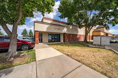 1350 Plaza Boulevard #A-B, Central Point, OR 97502 - Photo 3