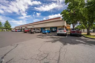 1350 Plaza Blvd, Central Point, OR 97502 - Photo 1