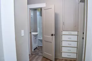 515 N Riverside Ave, Medford, OR 97501 - Photo 11