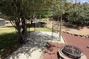 1522 NE Locksley Dr, Bend, OR 97701 - Photo 23