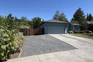 1522 NE Locksley Dr, Bend, OR 97701 - Photo 1