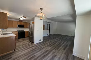 1522 NE Locksley Dr, Bend, OR 97701 - Photo 5