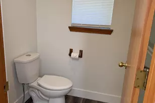 1522 NE Locksley Dr, Bend, OR 97701 - Photo 13